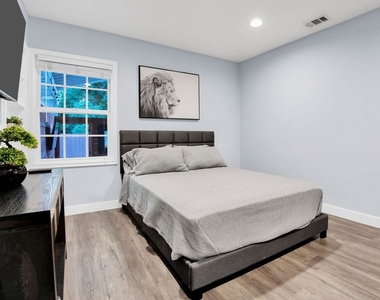 8345 White Oak Avenue - Photo Thumbnail 20