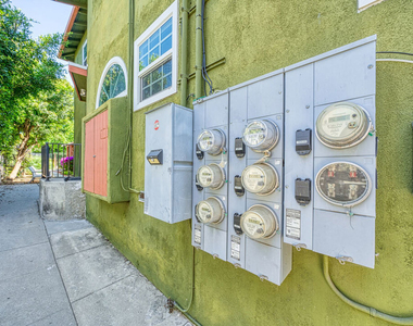 1112 Ocean Park Boulevard - Photo Thumbnail 2