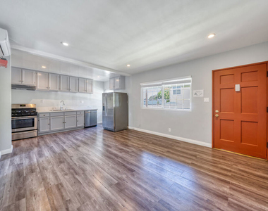 1112 Ocean Park Boulevard - Photo Thumbnail 5