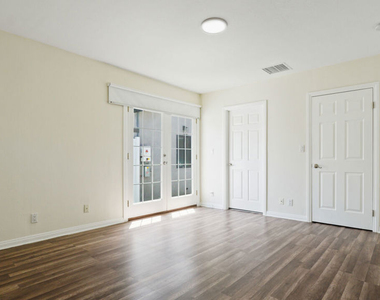 13842 Hamlin Street - Photo Thumbnail 17
