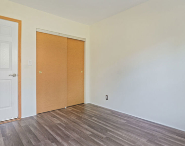 13842 Hamlin Street - Photo Thumbnail 20