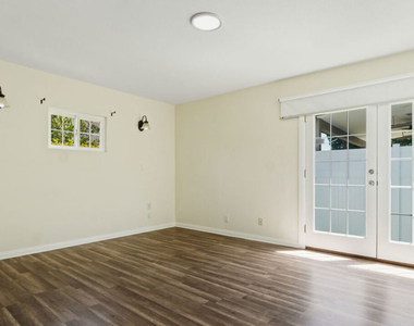13842 Hamlin Street - Photo Thumbnail 16