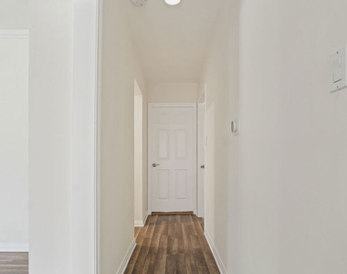 13842 Hamlin Street - Photo Thumbnail 15