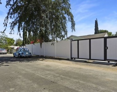 13842 Hamlin Street - Photo Thumbnail 26
