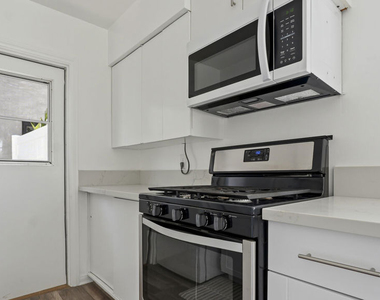 13842 Hamlin Street - Photo Thumbnail 11