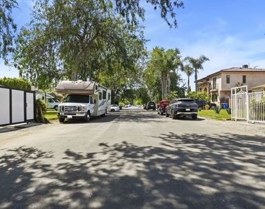 13842 Hamlin Street - Photo Thumbnail 27