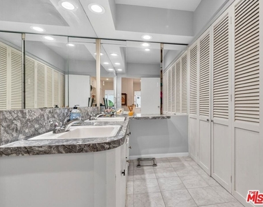 352 S Wetherly Drive - Photo Thumbnail 9