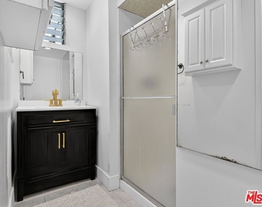 352 S Wetherly Drive - Photo Thumbnail 6