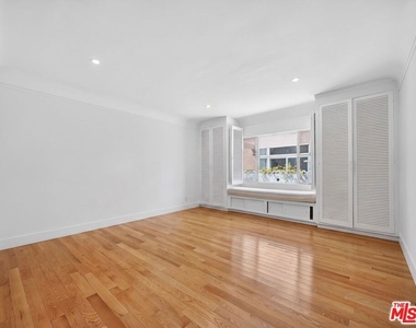 352 S Wetherly Drive - Photo Thumbnail 7