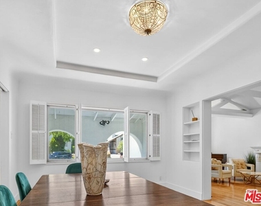 352 S Wetherly Drive - Photo Thumbnail 3