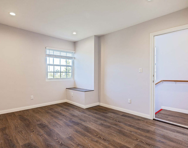 1112 Ocean Park Boulevard - Photo Thumbnail 5