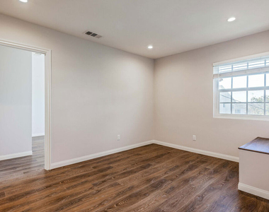 1112 Ocean Park Boulevard - Photo Thumbnail 6
