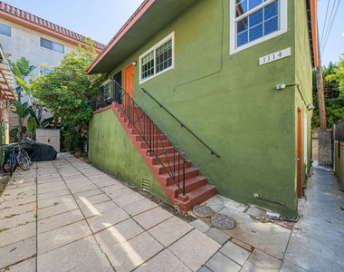 1112 Ocean Park Boulevard - Photo Thumbnail 4