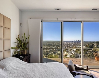 8580 Hillside Avenue - Photo Thumbnail 9