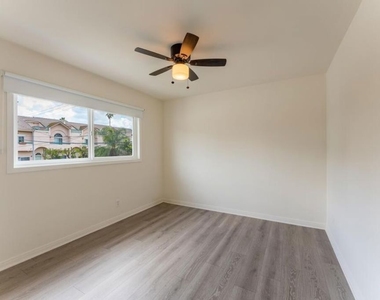 10708 1/2 Moorpark Street - Photo Thumbnail 9