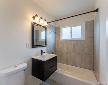 10708 1/2 Moorpark Street - Photo Thumbnail 8