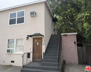 10708 1/2 Moorpark Street - Photo Thumbnail 13