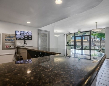 321 S San Vicente Boulevard - Photo Thumbnail 13