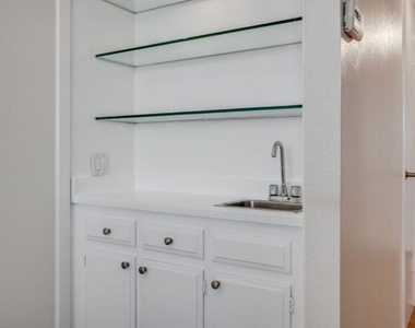 321 S San Vicente Boulevard - Photo Thumbnail 10