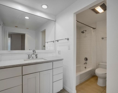 321 S San Vicente Boulevard - Photo Thumbnail 8