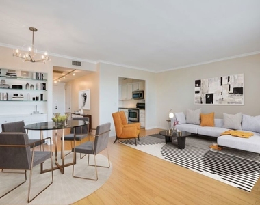 321 S San Vicente Boulevard - Photo Thumbnail 2