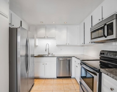 321 S San Vicente Boulevard - Photo Thumbnail 3