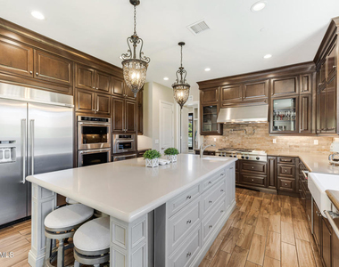 7305 Augusta Drive - Photo Thumbnail 13