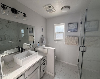 9251 Notre Dame Avenue - Photo Thumbnail 14