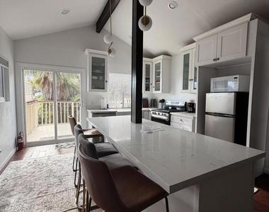 9251 Notre Dame Avenue - Photo Thumbnail 5