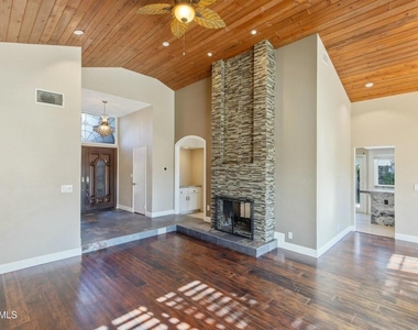 3332 Holloway Street - Photo Thumbnail 4