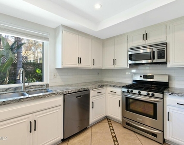 3332 Holloway Street - Photo Thumbnail 15