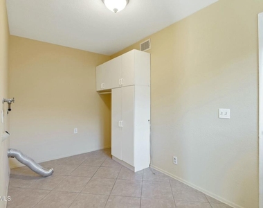 3332 Holloway Street - Photo Thumbnail 23