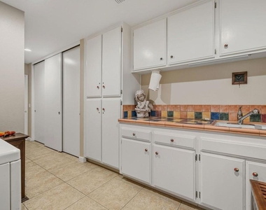 10 Whittier Court - Photo Thumbnail 41