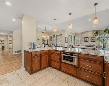 10 Whittier Court - Photo Thumbnail 17