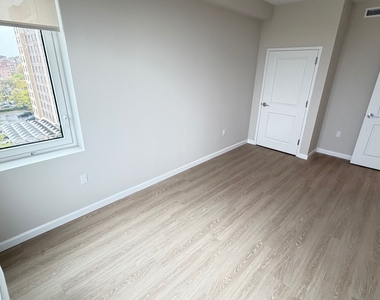 183-03 Hillside Avenue - Photo Thumbnail 19