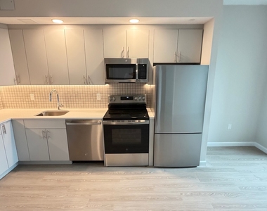 183-03 Hillside Avenue - Photo Thumbnail 2