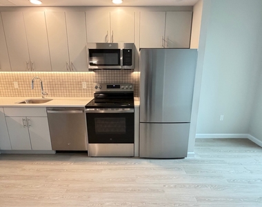 183-03 Hillside Avenue - Photo Thumbnail 4