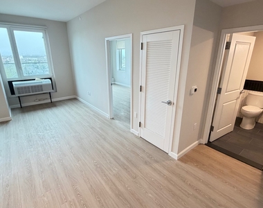 183-03 Hillside Avenue - Photo Thumbnail 7