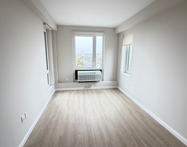 183-03 Hillside Avenue - Photo Thumbnail 14