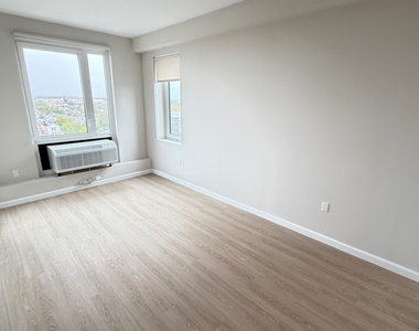 183-03 Hillside Avenue - Photo Thumbnail 13