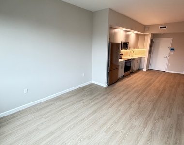 183-03 Hillside Avenue - Photo Thumbnail 6