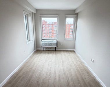 183-03 Hillside Avenue - Photo Thumbnail 16