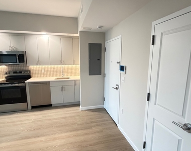 183-03 Hillside Avenue - Photo Thumbnail 12