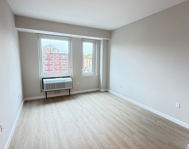 183-03 Hillside Avenue - Photo Thumbnail 5