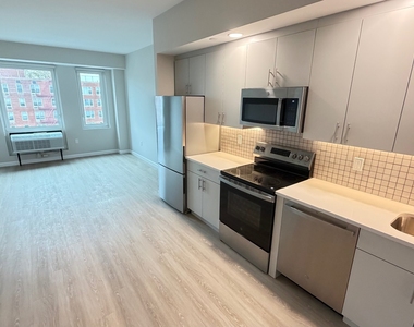 183-03 Hillside Avenue - Photo Thumbnail 2