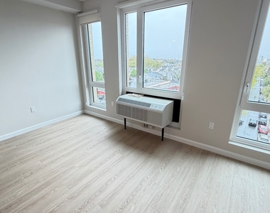 183-03 Hillside Avenue - Photo Thumbnail 12