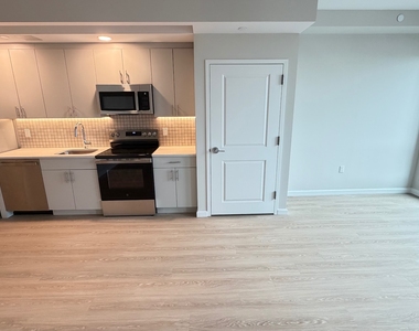 183-03 Hillside Avenue - Photo Thumbnail 11