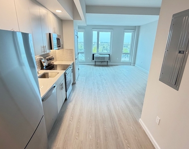 183-03 Hillside Avenue - Photo Thumbnail 6