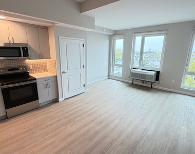 183-03 Hillside Avenue - Photo Thumbnail 10