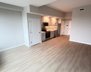 183-03 Hillside Avenue - Photo Thumbnail 12